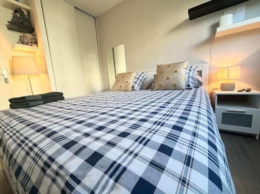 Appartement Confort Avec Balcon - Champigny Ngoại thất bức ảnh
