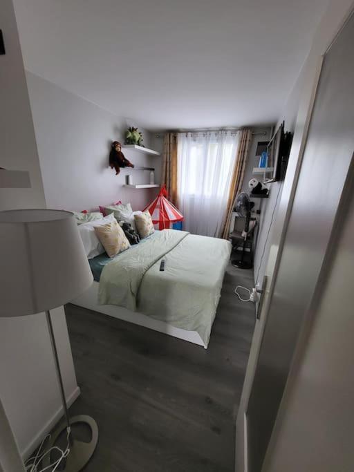 Appartement Confort Avec Balcon - Champigny Ngoại thất bức ảnh