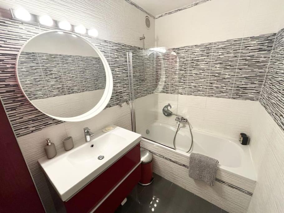 Appartement Confort Avec Balcon - Champigny Ngoại thất bức ảnh
